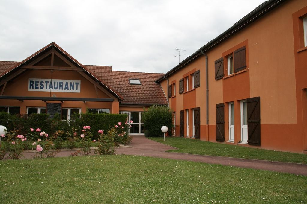 Comfort Hotel Orleans Saran Exterior photo